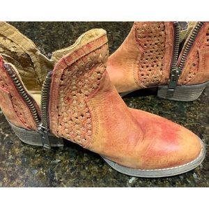 Women Ankle boots. Like new